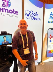 Luis Giraldo from Veneauto Cars and FIADA President stopped at our booth as well and took a picture with our telepresence device